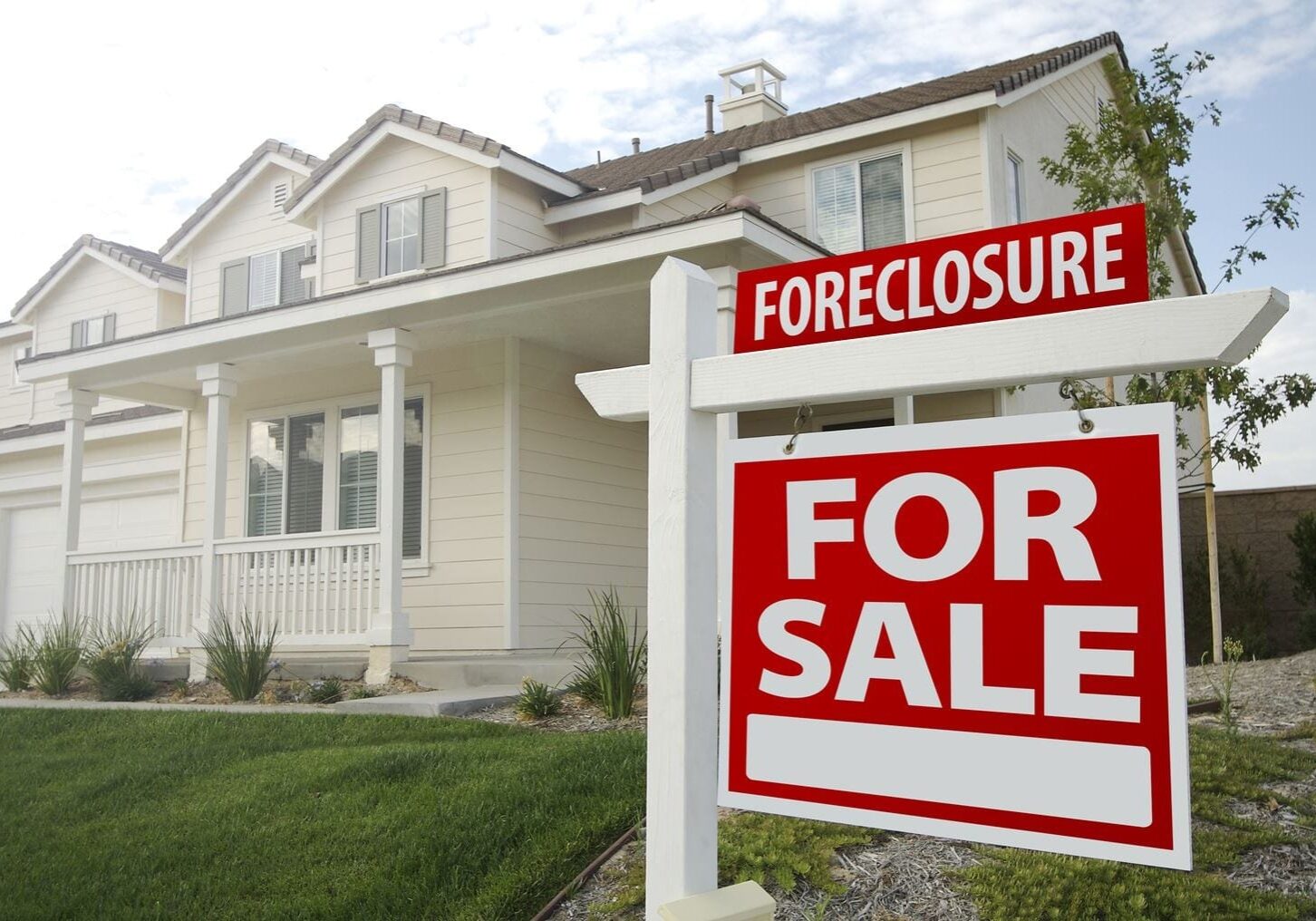 bigstock-Foreclosure-Home-For-Sale-Sign-4558250-e1523452594685